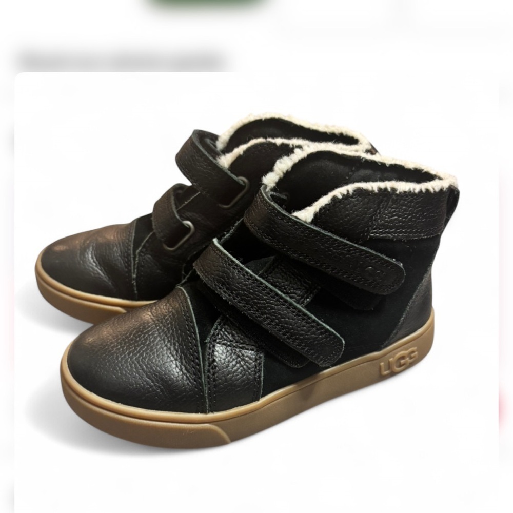 UGG Kids Rennon Boots (Leather & Faux-Shearling High-Top Boots with Gum Sole)